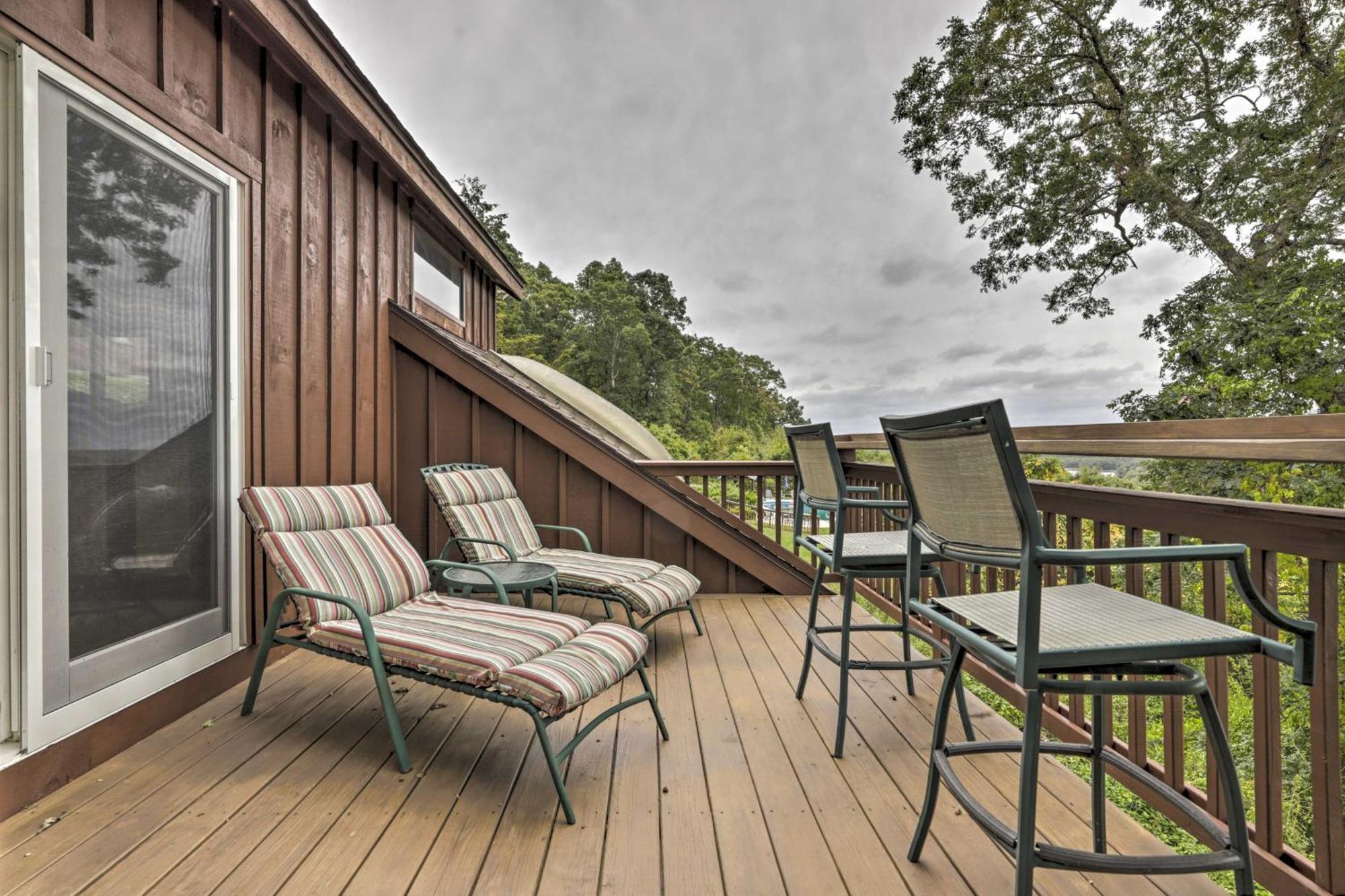 Private Guest House With Deck And Spectacular Views! Uncasville Dış mekan fotoğraf