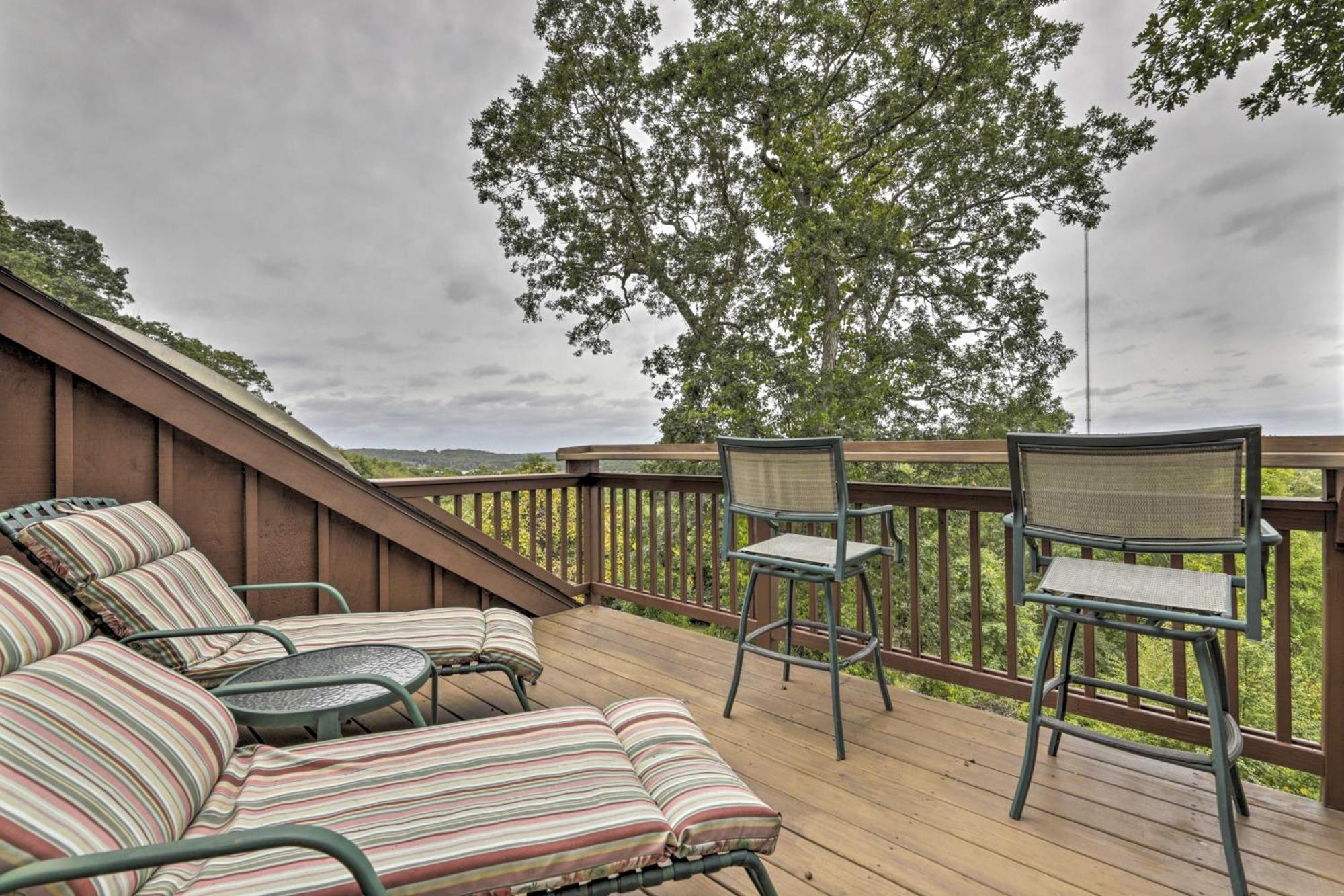 Private Guest House With Deck And Spectacular Views! Uncasville Dış mekan fotoğraf